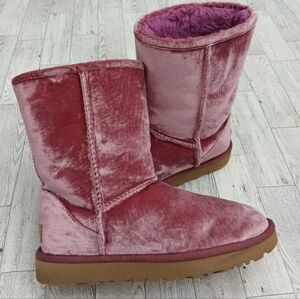Rare!! Pink Velvet Classic Short II Ugg Boots Bougainvillea Color Size 6